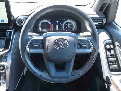 2025 Toyota LAND CRUISER 300 thumbnail 41