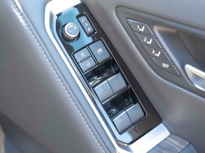 2025 Toyota LAND CRUISER 300 thumbnail 50
