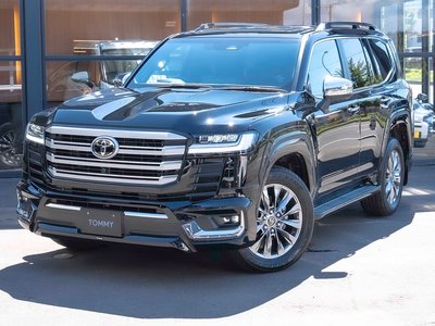 2025 Toyota LAND CRUISER 300 photo 2