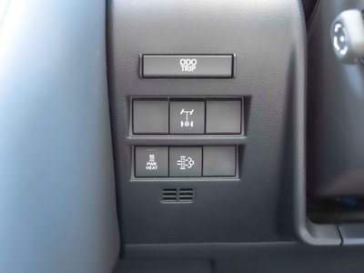 2025 Toyota LAND CRUISER 300 thumbnail 46