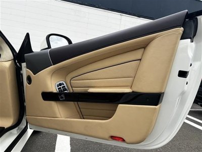 2016 Aston Martin DB9 缩略图 32