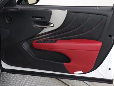 صورة 10 لـ 2021 Lexus LS