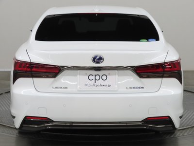 صورة 4 لـ 2021 Lexus LS