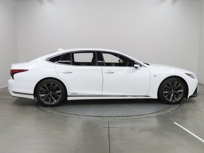 صورة 6 لـ 2021 Lexus LS