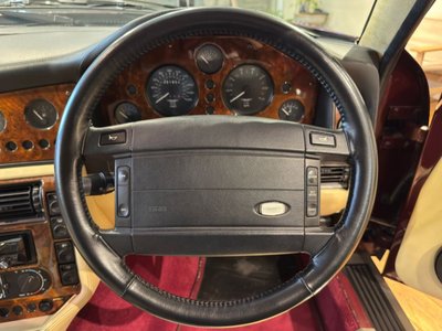 صورة مصغرة 28 لـ 1997 Aston Martin V8