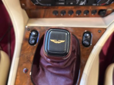 صورة مصغرة 30 لـ 1997 Aston Martin V8