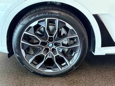 2025 BMW X7 thumbnail 21
