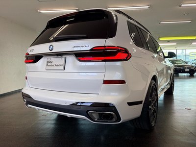 2025 BMW X7 photo 2