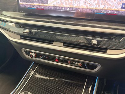 2025 BMW X7 thumbnail 48