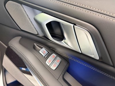 2025 BMW X7 thumbnail 32
