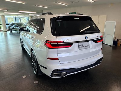 2025 BMW X7 photo 9