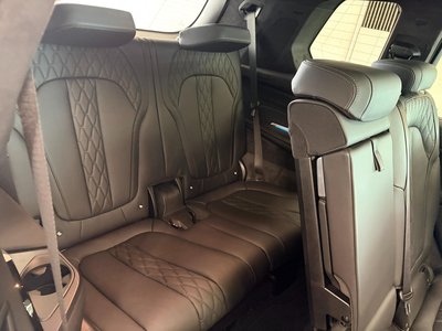 2025 BMW X7 thumbnail 30