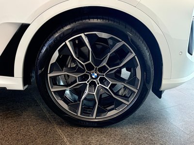 2025 BMW X7 thumbnail 19
