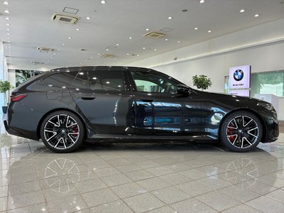 2025 BMW M5 TOURING photo 4