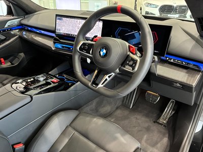 2025 BMW M5 TOURING photo 10