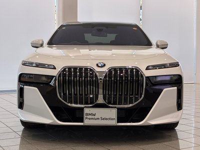 2024 BMW 7 SERIES photo 2