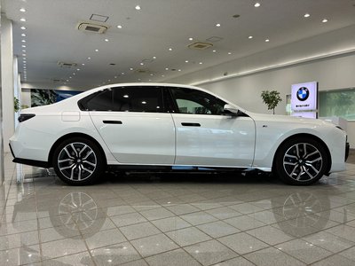 2024 BMW 7 SERIES photo 3