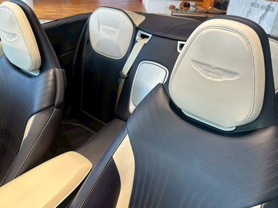 صورة 35 لـ 2021 Aston Martin DB11 VOLANTE