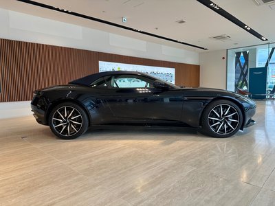 2021 Aston Martin DB11 VOLANTE — фото 8