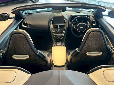 2021 Aston Martin DB11 VOLANTE — фото 15