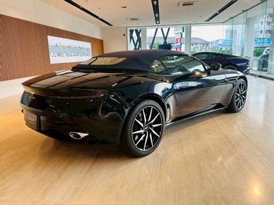 2021 Aston Martin DB11 VOLANTE — фото 11