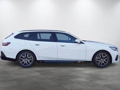2026 BMW 5 SERIES TOURING photo 5