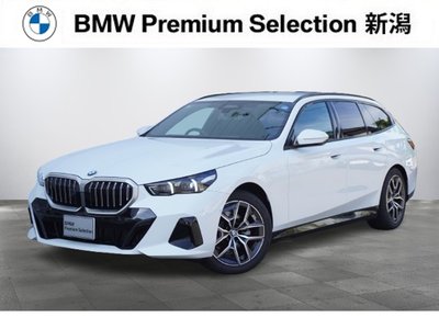 2026 BMW 5 SERIES TOURING photo 1