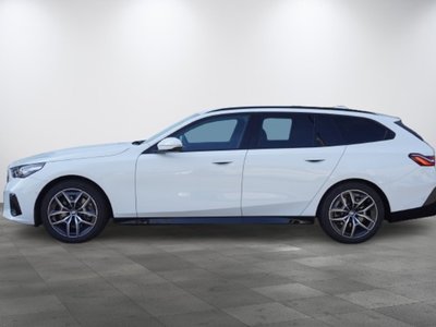 2026 BMW 5 SERIES TOURING photo 4
