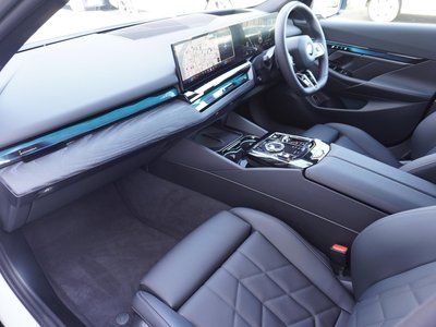2026 BMW 5 SERIES TOURING thumbnail 35