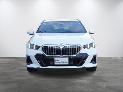 2026 BMW 5 SERIES TOURING photo 2