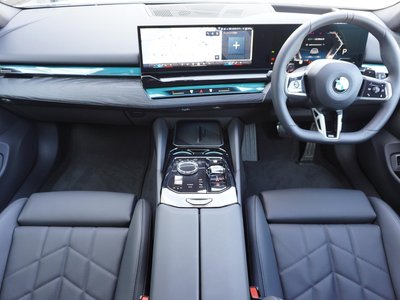 2026 BMW 5 SERIES TOURING photo 8