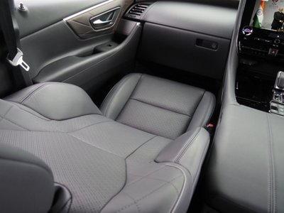 صورة 72 لـ 2025 Toyota ALPHARD