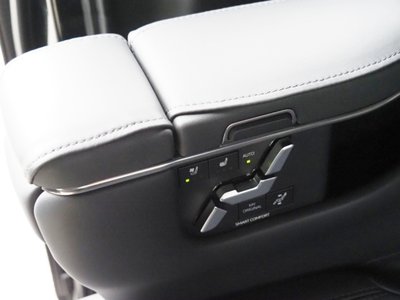 صورة 30 لـ 2025 Toyota ALPHARD