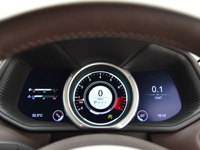 2018 Aston Martin DB11 — миниатюра 16