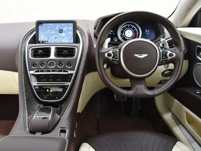 2018 Aston Martin DB11 — миниатюра 12