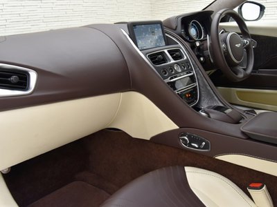 2018 Aston Martin DB11 — миниатюра 10
