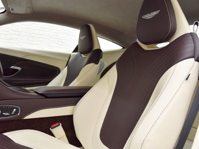 2018 Aston Martin DB11 — миниатюра 9