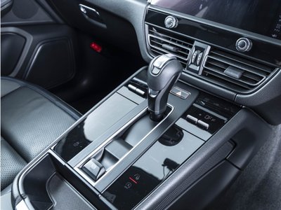 2022 Porsche MACAN thumbnail 17