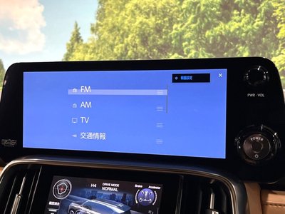 2025 Lexus LX thumbnail 31