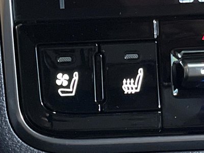 2025 Lexus LX thumbnail 28