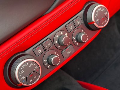 صورة مصغرة 26 لـ 2018 Ferrari 488 SPIDER