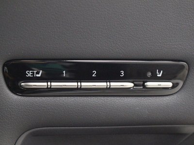 2021 Lexus LS photo 14