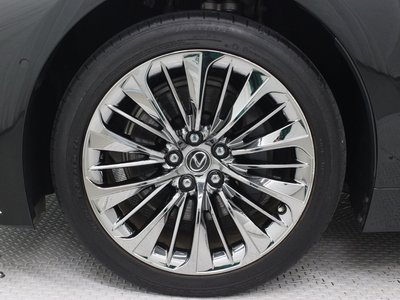 2021 Lexus LS thumbnail 19