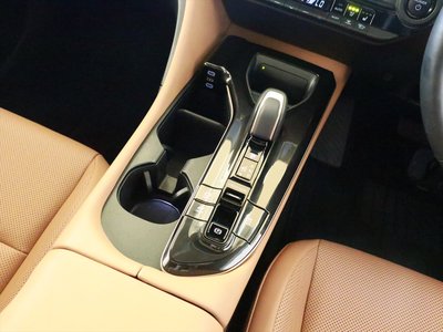 صورة 18 لـ 2025 Toyota CROWN SPORT