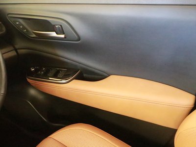 صورة 17 لـ 2025 Toyota CROWN SPORT