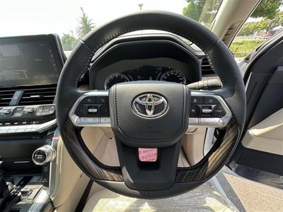 2023 Toyota LAND CRUISER 300 — миниатюра 11