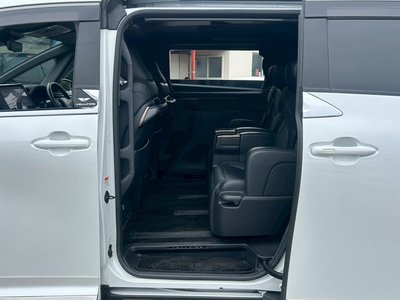صورة 36 لـ 2024 Toyota VELLFIRE
