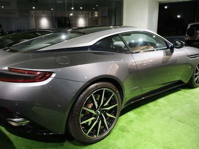 2017 Aston Martin DB11 — фото 6