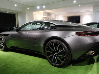 2017 Aston Martin DB11 — фото 4
