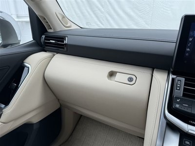 صورة 22 لـ 2021 Toyota LAND CRUISER 300